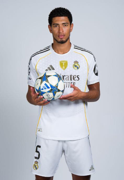 意媒：国米现场考察帕尔马中场贝尔纳韦，考虑让其做恰20替补（意媒：国米考察帕尔马中场贝尔纳韦，或将其引进充当恰尔汗奥卢替补）