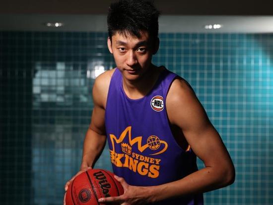 曼联计划打破转会纪录，签下埃利奥特·安德森和马特塔，争夺关键球员。（曼联欲刷新转会纪录，追逐埃利奥特·安德森与马特塔，力争关键目标）