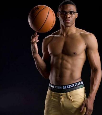 齐达内晒中国行照片：来中国遛了个弯，舒坦，下次还来（齐达内分享中国行照：来华走走挺舒坦，下次还想来）