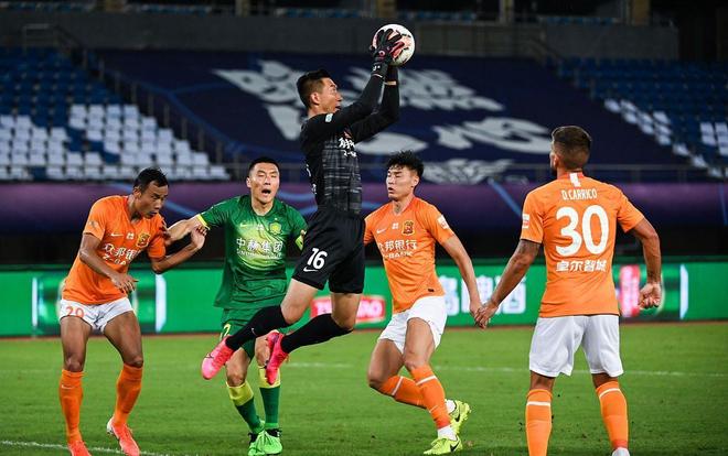 六台：拉莫斯倾向回欧洲踢球，以便世界杯前重回西班牙队（六台：拉莫斯倾向重返欧洲联赛，力争在世界杯前回归西班牙队）