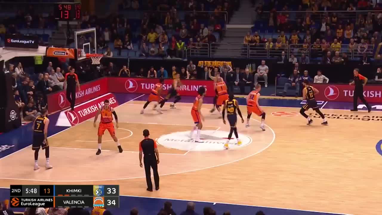 巴萨迎战特内里费，冲击积分榜优势 ｜ 女子足球联赛精彩前瞻（女足联赛前瞻：巴萨对阵特内里费，力争扩大积分榜优势）