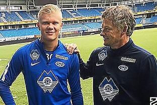 颜骏凌：和范德萨交换了联系方式，在儿时偶像面前踢球是圆梦