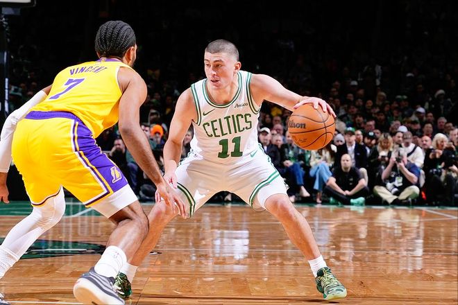 弗拉格：打控卫的经历绝对有助于我的成长，我学会了领导球队（弗拉格：控卫经历极大促进了我的成长，也让我学会带队）