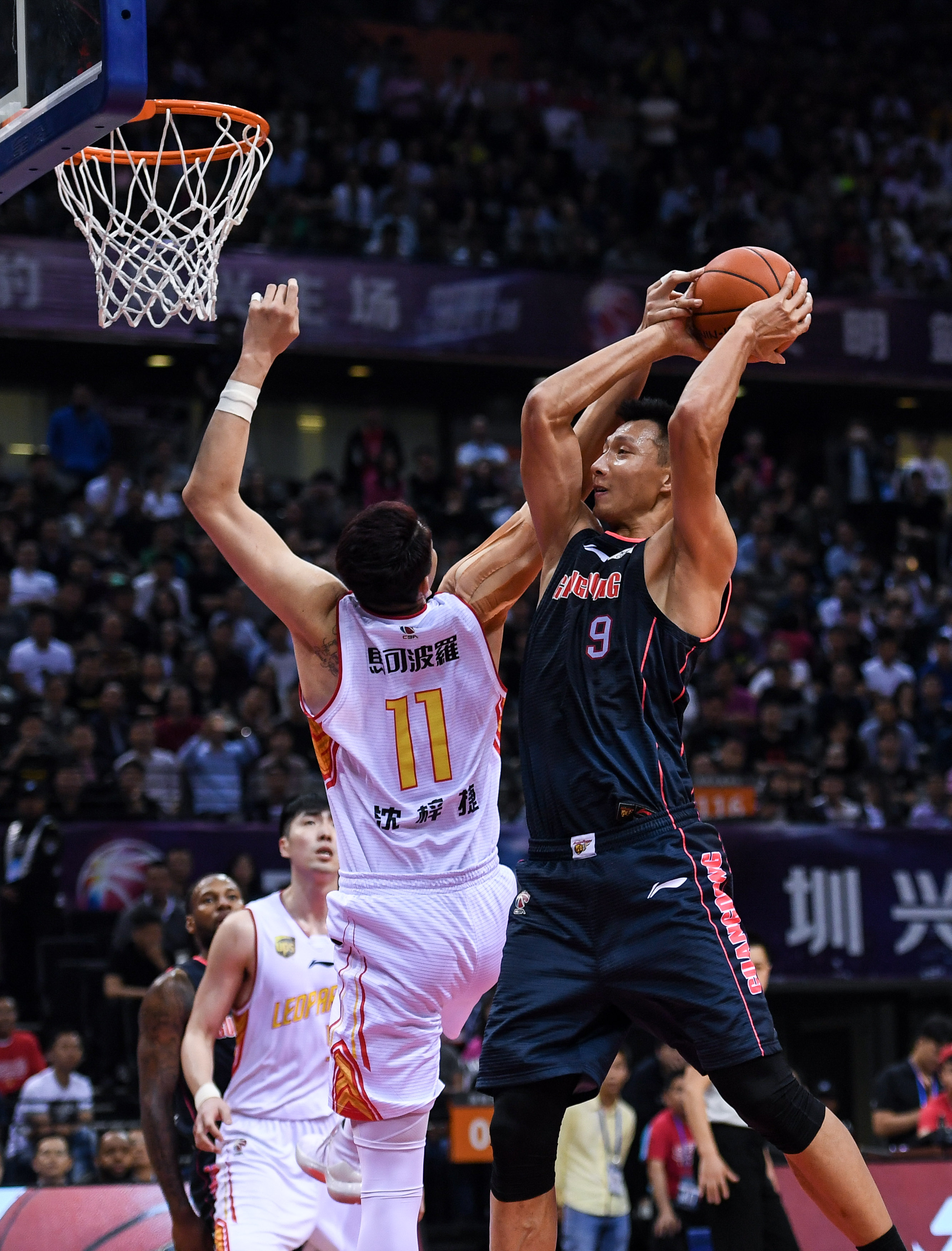 英超焦点战：阿森纳主场迎战切尔西,（英超重磅对决：阿森纳坐镇主场迎战切尔西）