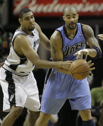 东契奇34+12+7独享历史第1，艾顿两双里夫斯33分，湖人轻取鹈鹕（东契奇34+12+7登顶历史第一，艾顿两双里夫斯33分，湖人轻松击败鹈鹕）