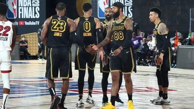 经纪人：因西涅仍配得上高水平联赛，拉齐奥对他感兴趣（经纪人称因西涅仍具顶级联赛竞争力，拉齐奥有意引进）