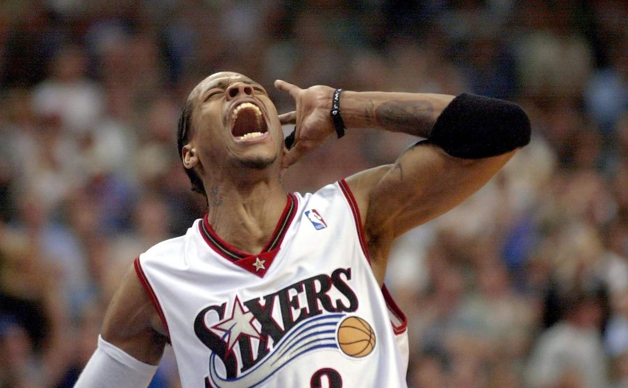 张家齐对陈芋汐的坚守满眼敬佩！她也挣扎过一段时间，挺心疼的（张家齐对陈芋汐的坚定守护令人敬佩，她也曾经历一段挣扎，叫人心疼）