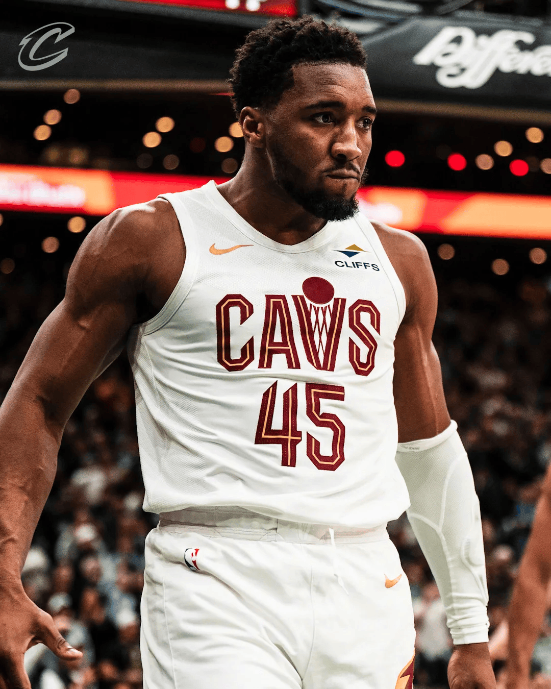 孔蒂：球员承担责任展现了成长，此刻我们不怕任何事物任何人（孔蒂：球队勇于担责体现成长，如今我们无惧任何对手与挑战）