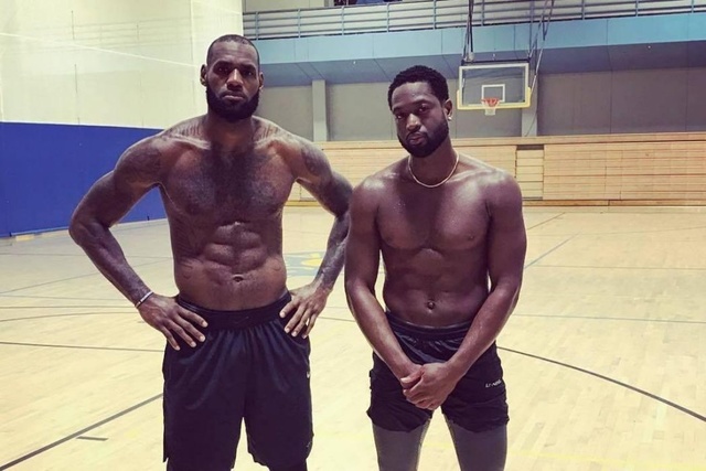 万项：距离理想中的球员还差很多；最后两场比赛不会放松（万项：离理想球员标准仍有不小差距，收官两战绝不松懈）