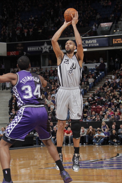 亚特兰大4-0十人热那亚晋级意杯8强，吉姆西蒂、德容恩破门（亚特兰大4-0横扫十人热那亚，挺进意杯八强，吉姆西蒂、德容恩建功）