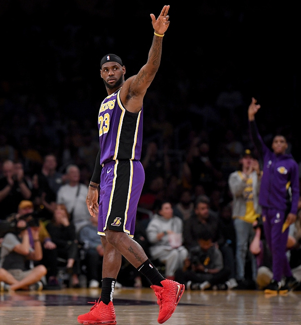 拜仁近11场欧冠均进球，阿森纳近12场主场小组赛／联赛全零封（拜仁欧冠11连场破门，阿森纳主场小组赛／联赛12连零封）