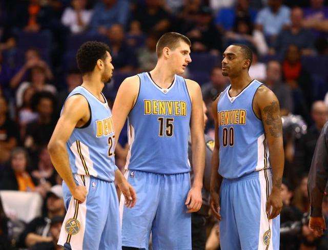 官方：桑德兰签下22岁门将罗埃夫斯，为其夏窗第8笔引援（官方宣布：桑德兰签下22岁门将罗埃夫斯，今夏第8位新援到队）