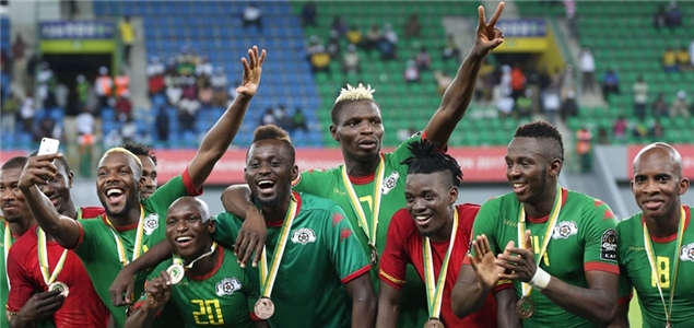 十大防守悍将榜单引发讨论（防守悍将前十榜单引起热议）