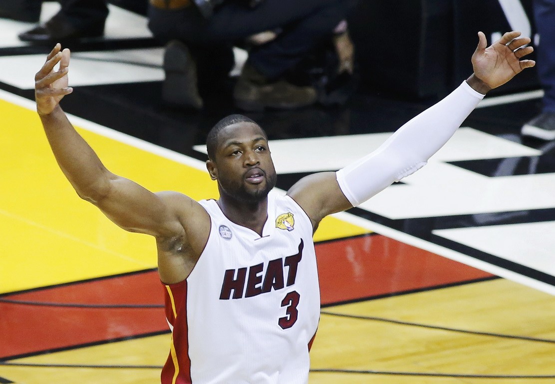 曼晚：曼联可在冬窗尝试引进托尼，他与姆伯莫配合默契（曼晚：曼联冬窗或尝试签下托尼，其与姆伯莫配合默契）