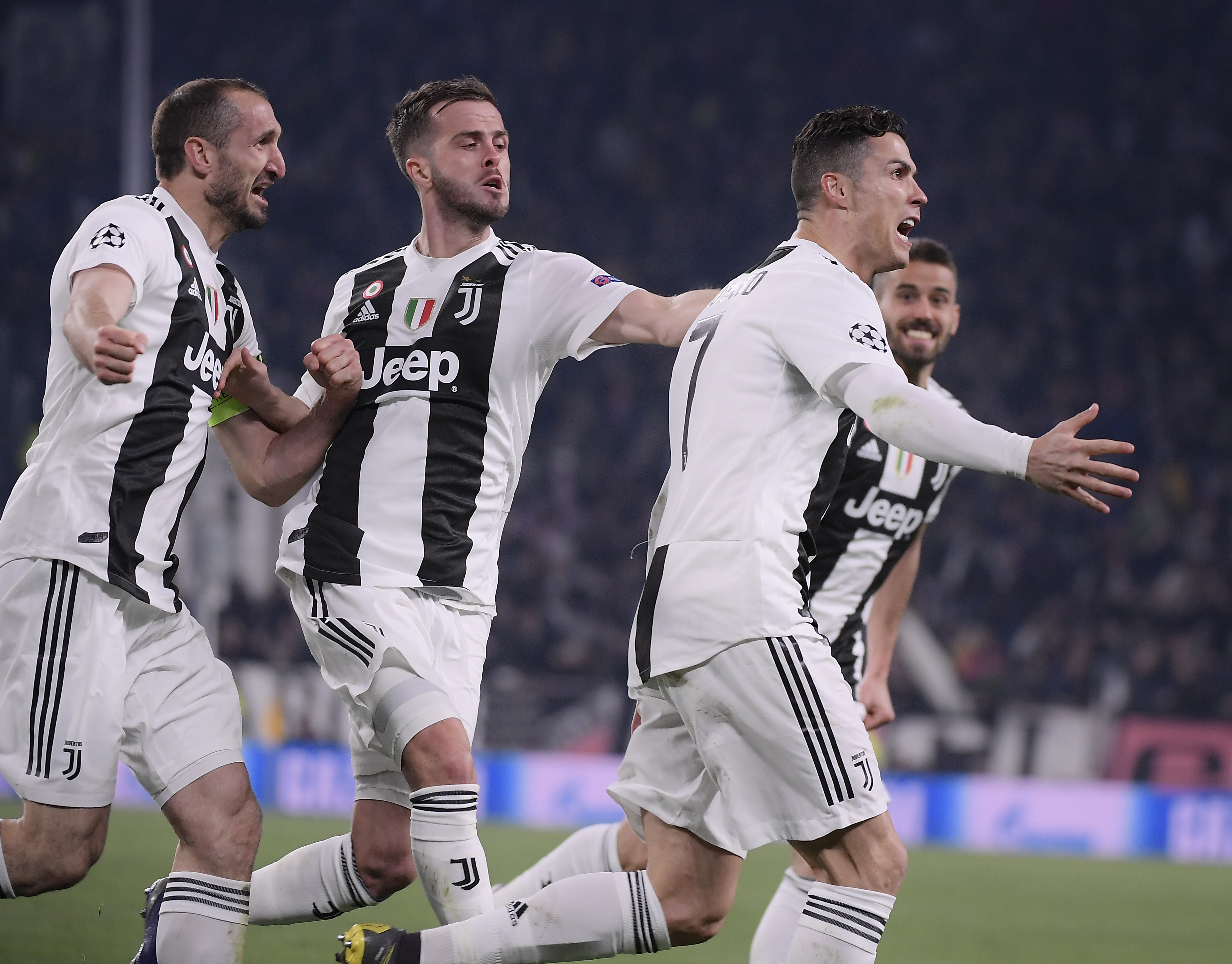 毕尔巴鄂竞技对阵马德里竞技：西甲第15轮巅峰对决，谁能笑到最后？（西甲第15轮焦点战：毕尔巴鄂竞技PK马德里竞技，胜者花落谁家？）