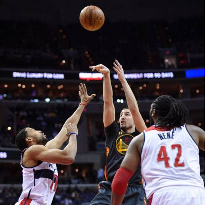 那不勒斯官方：洛博特卡在意杯赛前热身时左腿后胫肌拉伤（那不勒斯官方消息：意杯赛前热身时，洛博特卡左腿后胫肌拉伤）