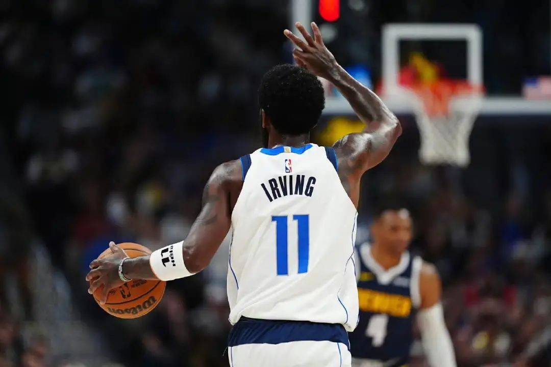 拉拉维亚晒照庆祝客场之旅结束（拉拉维亚晒照庆祝客场征程收官）